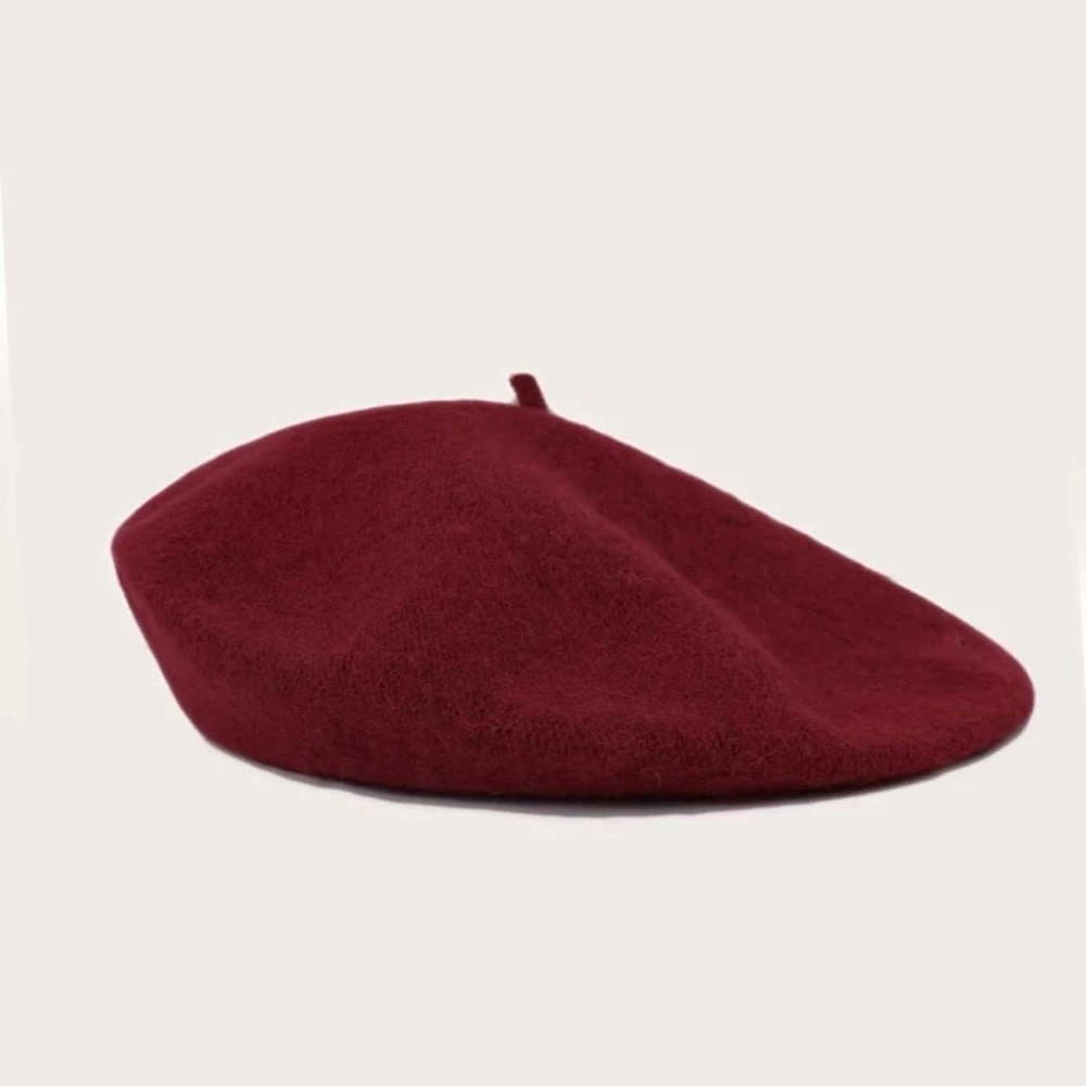 White soft knit beret hat - Picture 11 of 12